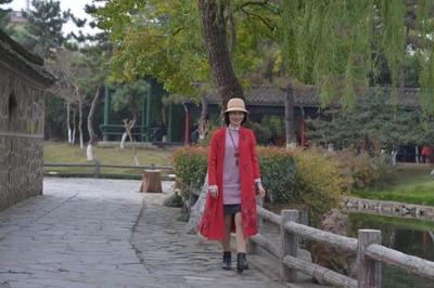 暗夜織光 從流水線到文學路的十年破繭